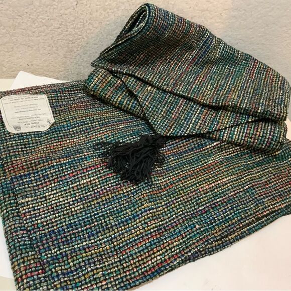 Park B. Smith 72" Table Runner and 4 placements 100% silk - Picture 3 of 14